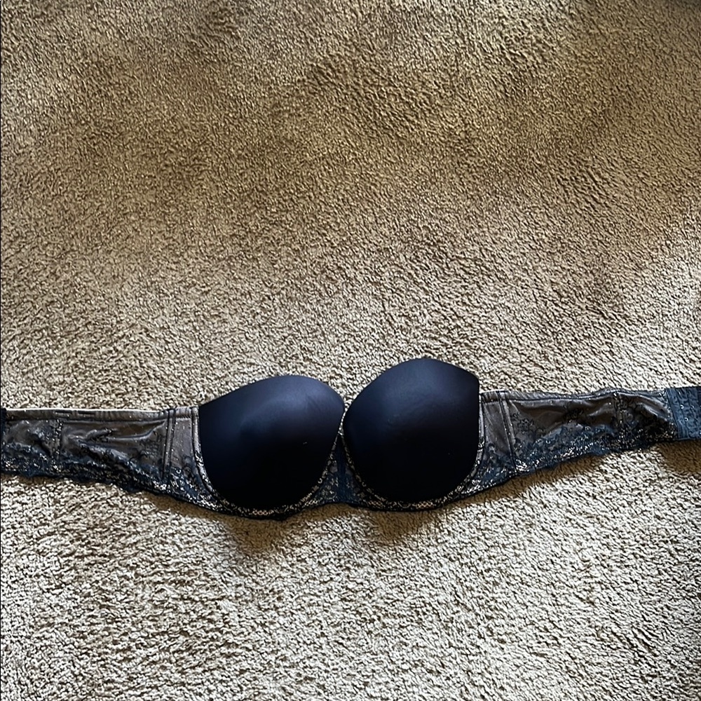 Elegant Strapless Black Bra